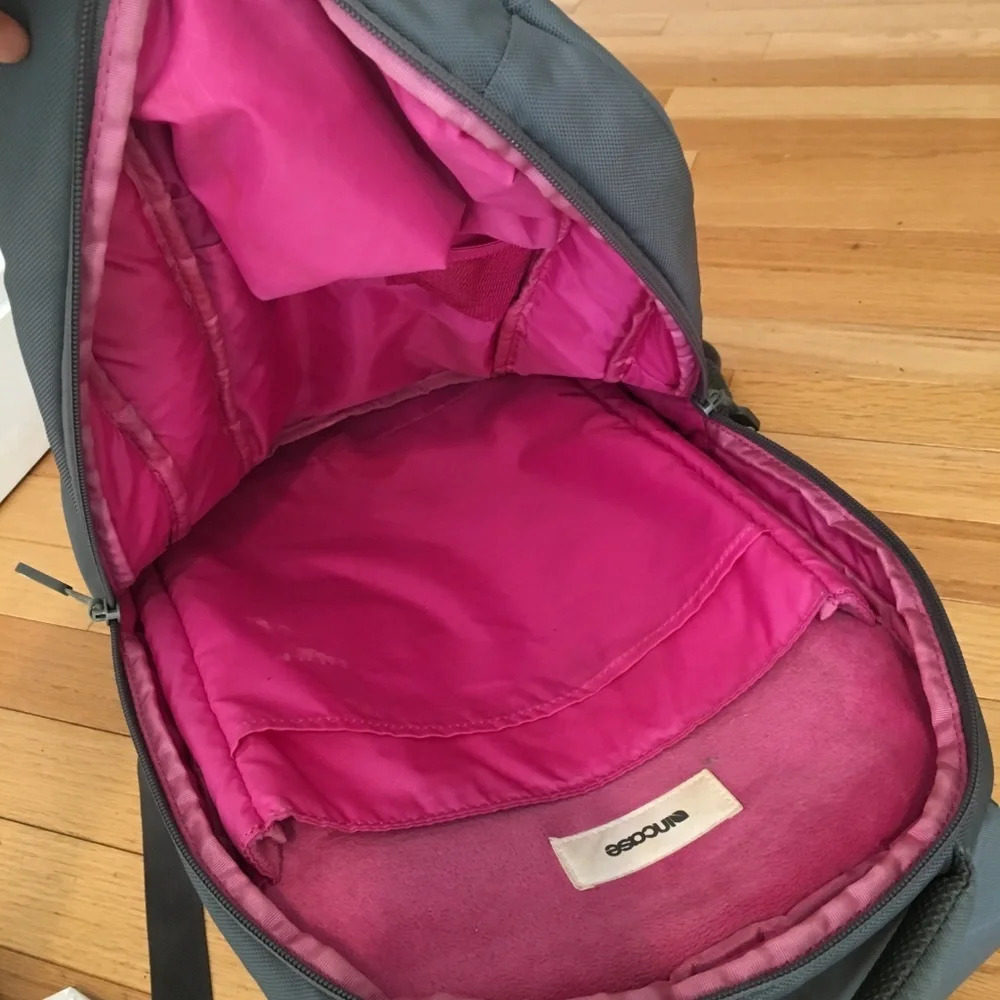 Incase Laptop Bag - Picture 2 of 8